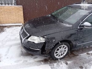 У Краматорську авто наїхало на металевий паркан