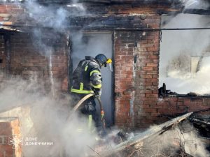 В селі Рай-Олександрівка Краматорського району горів будинок, є постраждалі
