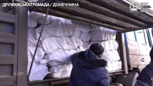 «Карітас Краматорськ» надала жителям Дружківської громади паливні брикети