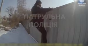 Патрульна поліція Краматорська та Слов’янська допомогла жінці, яка потребувала термінової допомоги у власному дворі