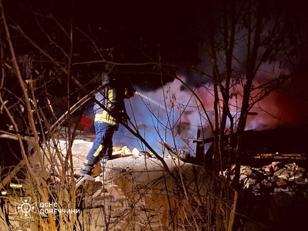 Обстріл Краматорська: рятувальники ліквідували масштабну пожежу (фото)