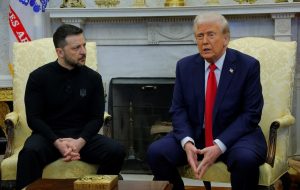 Результати розмови Зеленського та Трампа. Дострокове залишення білого дому. Як відреагував світ?