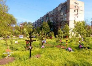 Окупанти контролюють поховання українців в Маріуполі та вимагають додаткові платежі “на армію”