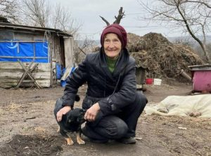 БФ «Схід SOS» відновив будинок жінки, яка опікується собаками у Шандриголове на Лиманщині