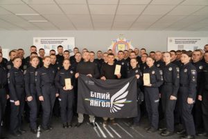 «Білі янголи» отримали в подарунок техніку для фіксації російських злочинів