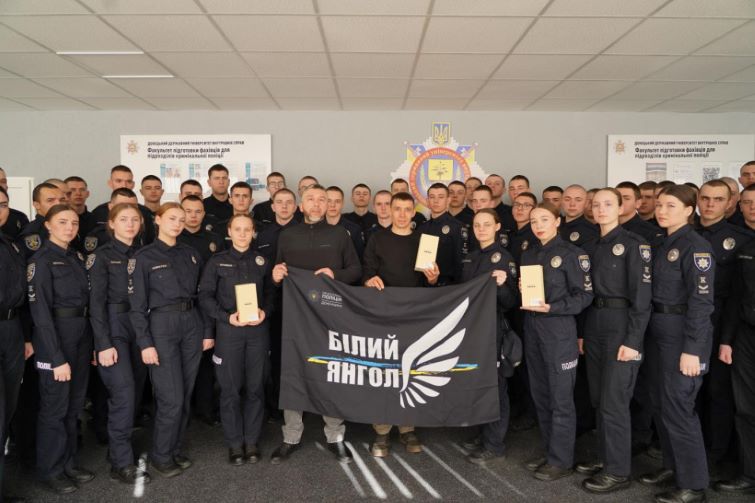 «Білі янголи» отримали в подарунок техніку для фіксації російських злочинів