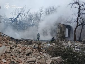 Черговий удар по Слов’янську: рятувальники ліквідували пожежу після обстрілу