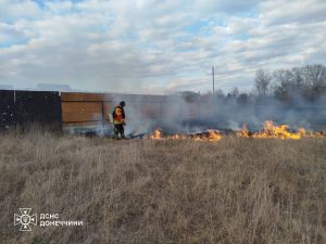 Боротьба з вогнем: надзвичайники ліквідували загоряння на відкритих територіях
