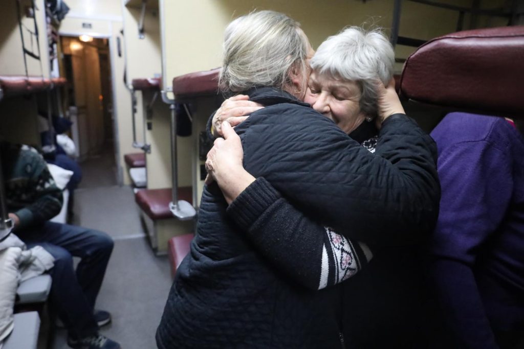 14 людей з інвалідністю евакуювали до Фінляндії завдяки БФ «Схід SOS»