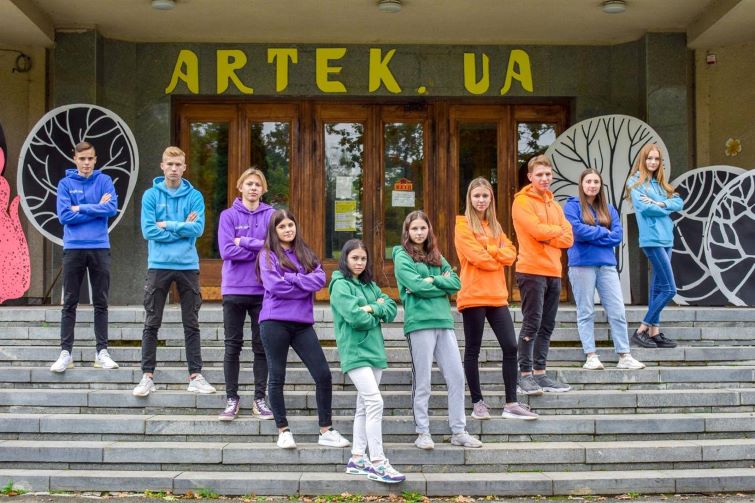 Діти з Донеччини відпочивають у дитячому центрі «Артек»