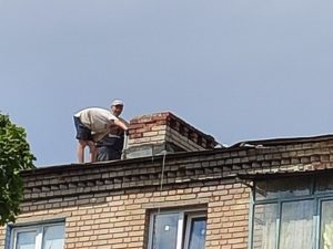 Слов’янськ витратить 25 мільйонів на ремонт дахів багатоповерхівок і ліквідацію наслідків обстрілів