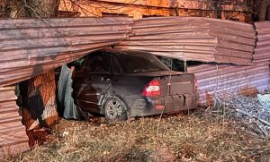 Водійка в стані сп’яніння в Краматорську наїхала на паркан