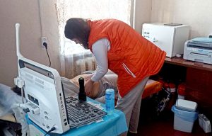 Мобільні гінекологічні бригади Донеччини рятують життя жінок у прифронтових районах.