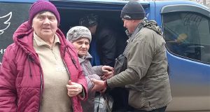 Евакуація цивільних з Донеччини триває безперервно