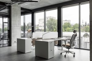 Секрети правильного вибору розмірів стола у кабінет директора