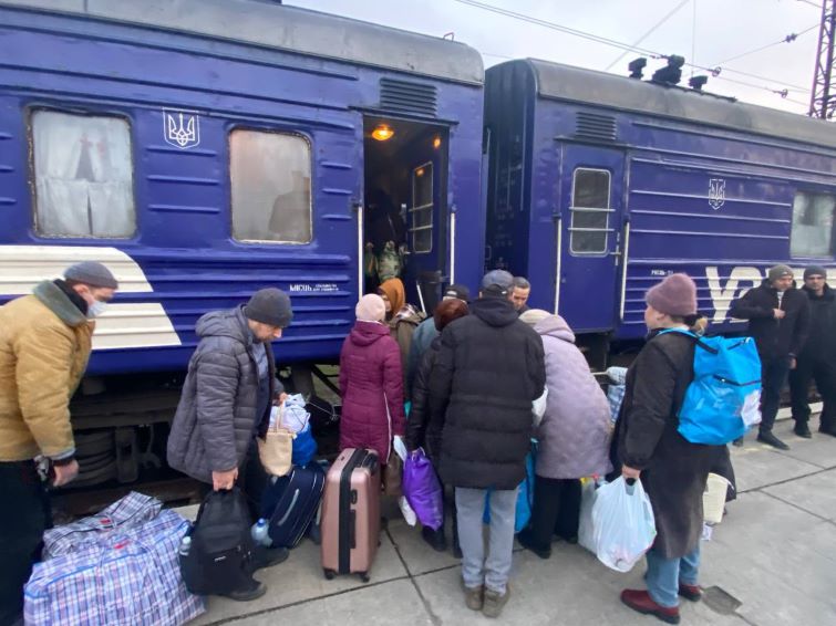 Евакуація з Донеччини триває