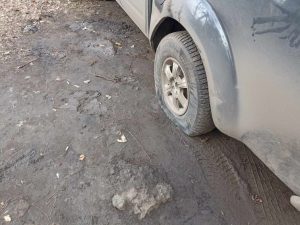 У Краматорську цієї ночі невідомі порізали колеса більш як 15 автомобілів