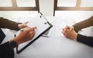 Як жінкам реагувати на непрофесійну поведінку під час співбесіди