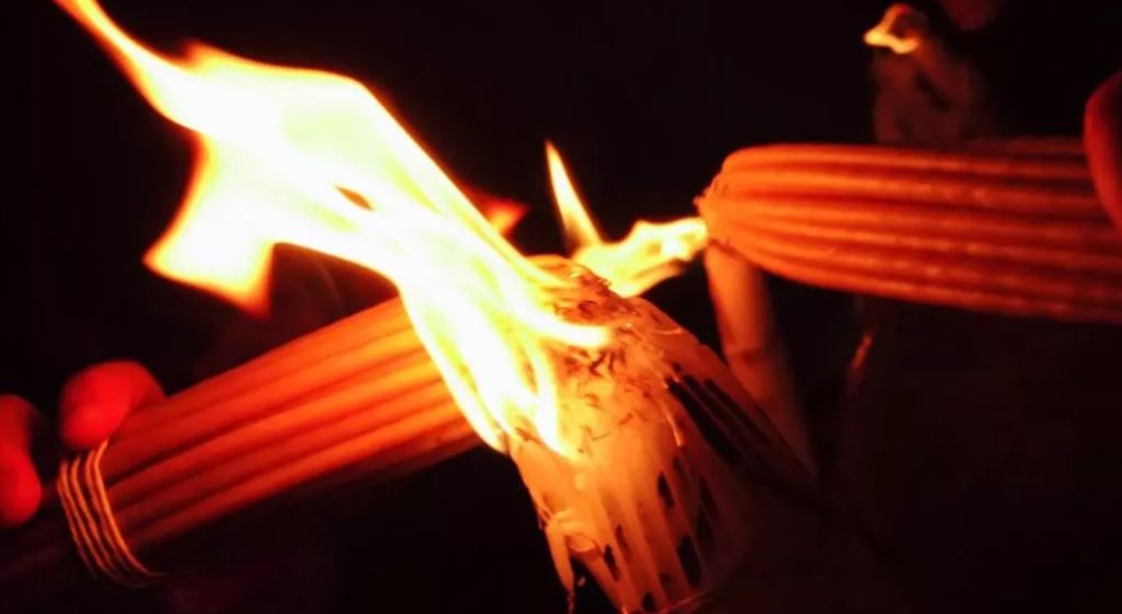 До України привезли Благодатний вогонь