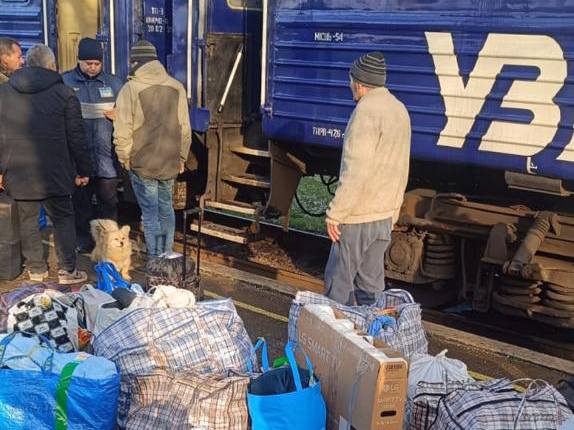 Скільки дітей залишаються проживати на території Донецької області