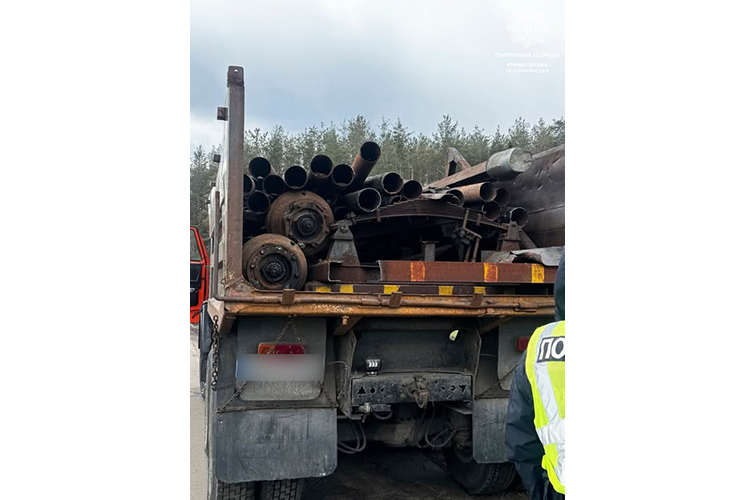 У Краматорському районі виявили водія, який перевозив метал без документів