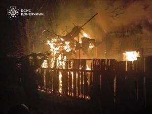 У Святогірську під час ліквідації пожежі рятувальники виявили тіло загиблої людини