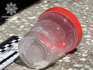 У Краматорську патрульні виявили в чоловіка ймовірно наркотичну речовину — справу передано слідчим