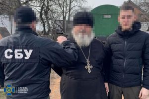СБУ затримала клірика УПЦ МП, який шпигував на Донеччині на користь фсб: зрадника викрили разом із донькою-«зв’язковою»