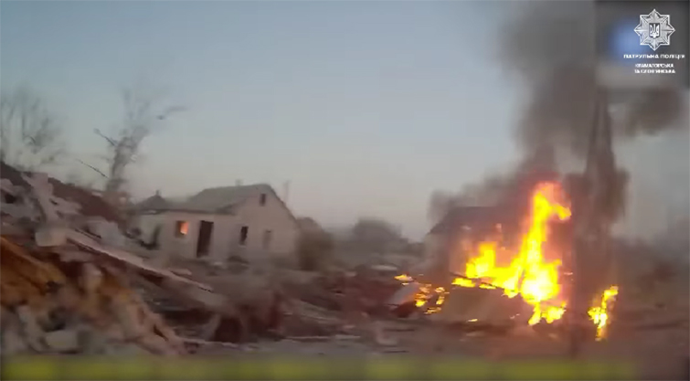 Щоденні обстріли Лимана: 70-річна жінка дістала поранення просто у власному дворі (відео)