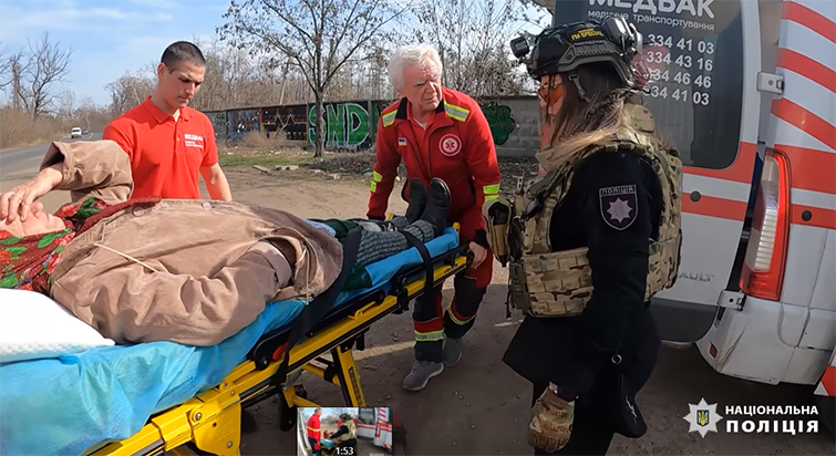 Екіпаж «Білий янгол» евакуював трьох жителів Лиманщини (відео)