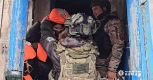 «Вдома страшно», – 15-річна Аня з Лиманщини, яку разом з братом евакуювали «Білі янголи»