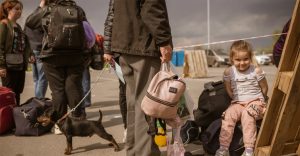 Люди продовжують евакуюватися з Донеччини: за тиждень виїхало понад 850, повернулося майже 200