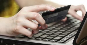 Шахрайство під виглядом соцвиплат: жителів Донеччини закликають бути обачними