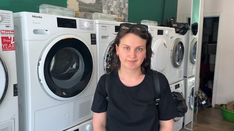 Жителька Святогірська відкрила пральню у прифронтовому місті після повернення з евакуації