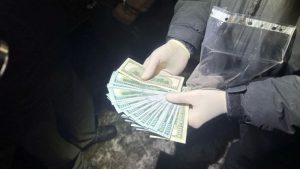 Судитимуть військовослужбовця, якого затримали у Слов’янську в лютому цього року за те, що видавав себе за співробітника СБУ, та вимагав у жінки 4 тисячі доларів США