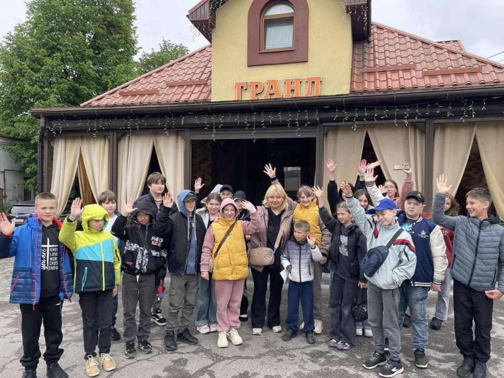 24 дитини з Донеччини вирушили на відпочинок до Карпат — Вадим Філашкін