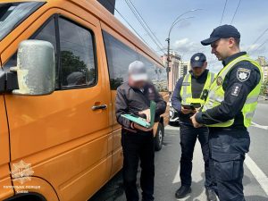 Поліція розпочала профілактичну операцію «Перевізник – 2025»: перевірятимуть автобуси, вантажівки та водіїв небезпечних вантажів
