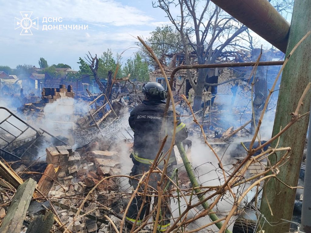 Через обстріли на Донеччині виникли пожежі — є загиблі та поранені