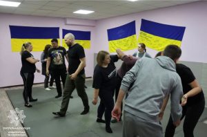 У Слов’янську поліцейські провели серію занять із самооборони для працівників Сіверсько-Донецького басейнового управління водних ресурсів