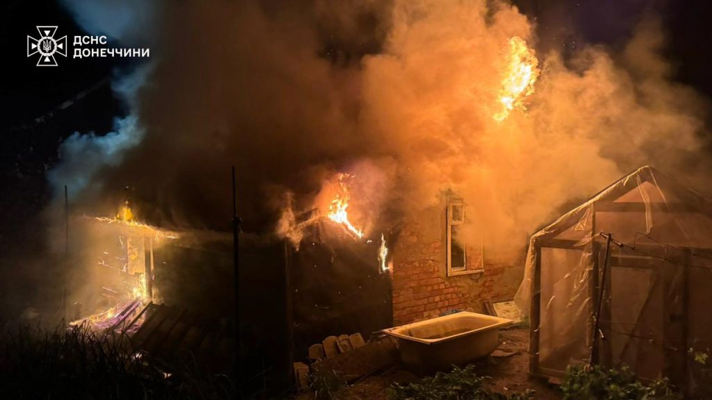 Обстріли на Донеччині спричинили нові пожежі: рятувальники ліквідували 4 займання