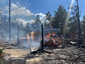 Надзвичайники показали фото наслідків ворожих атак: удари по Лиману та Краматорську
