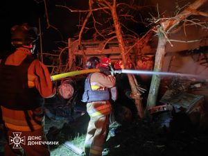 Рятувальники ДСНС ліквідували пожежі від обстрілів у Слов’янську, Лимані та Святогірську