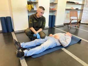 Бути готовими до викликів війни навчає мешканців Слов’янська «Центр єдності та національного спротиву» Донецької області