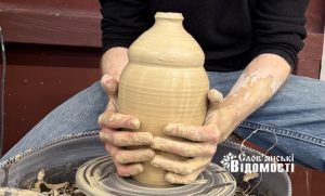 «Глина, що говорить українською: голос землі Слов’янська в руках митця з Івано-Франківська