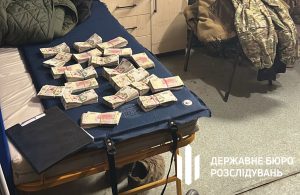 «Плати — або на нуль»: на Донеччині командира затримали за вимагання хабарів у своїх підлеглих