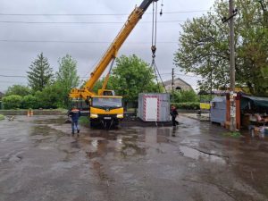 Мобільне укриття встановлюють у селищі Біленьке Краматорського району