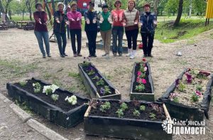 Ящики з-під снарядів перетворилися на квітники: фоторепортаж з акції у Слов’янську