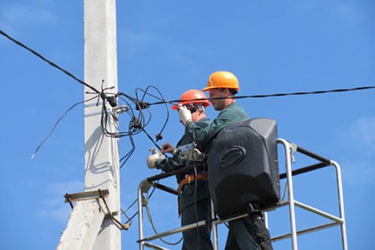 За три доби фахівці ДТЕК Донецькі електромережі повернули світло у 3 населених пункти Донеччини