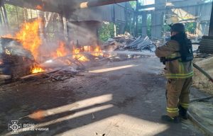 Російські обстріли спричинили пожежі у Краматорському районі та в самому місті