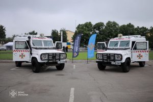 Рятувальники Донеччини отримали два броньовані автомобілі від благодійників